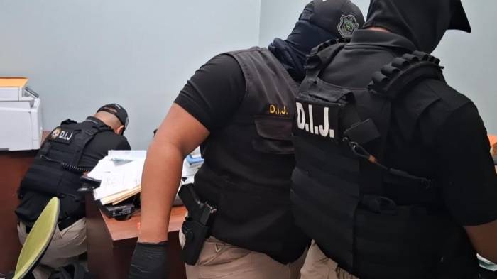 Las autoridades ubicaron propiedades y vehículos presuntamente vinculados al esquema financiero investigado.