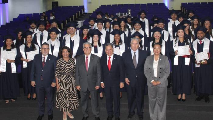El Hospital Santo Tomás (HST) recibe estudiantes de cinco universidades nacionales.