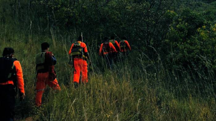 Unidades de rescate realizan labores de búsqueda en el sector de Piragua, distrito de Ñürüm, tras el reporte de la desaparición de la menor.