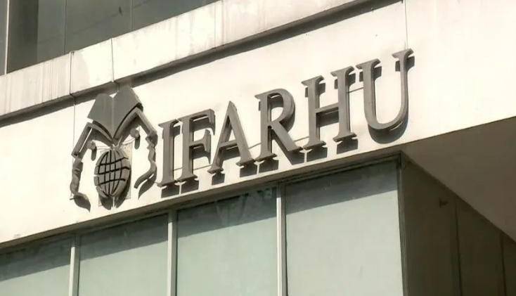 Competidores del Concurso Nacional de Oratoria exigen respuestas a las autoridades del IFARHU.