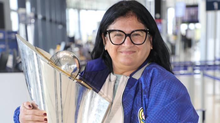 Clásico Mundial 2026: El trofeo y los campeones hicieron escala en Panamá