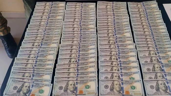 Durante el operativo, las autoridades reportaron el decomiso de $16 mil, 5 millones 600 mil 750 pesos mexicanos y presunta sustancia ilícita.