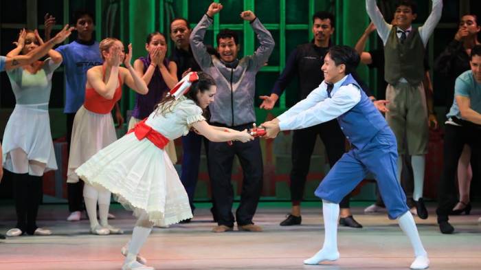 Más de 90 bailarines, entre profesionales y estudiantes, protagonizan esta edición especial del Cascanueces.