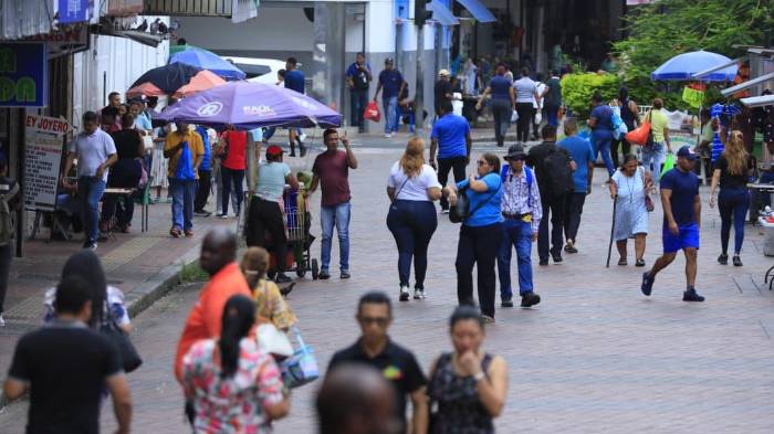 Según Quevedo, la pérdida de empleo y la austeridad en el gasto de los consumidores han generado estas reducciones de personal.