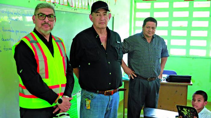 Trabajo en equipo y una meta en común, dotar de energía eléctrica a San Pedro y San Miguel Centro