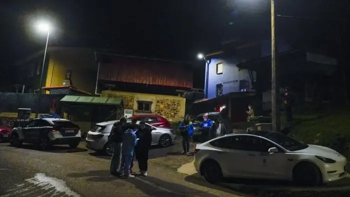 La joven había lanzado el arma homicida al tejado de una vivienda cercana.