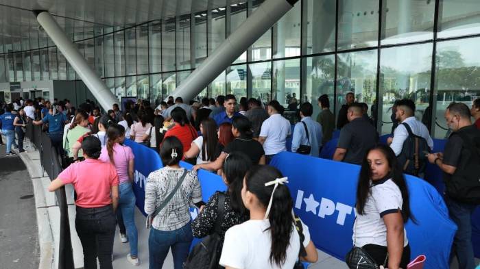 Según el alcalde Mayer Mizrachi, más de 30 mil personas se inscribieron para participar en la feria.