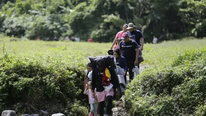 A julio de 2025, el flujo migratorio cayó un 98% (solo 2.934 personas), pero aún incluía mujeres embarazadas y NNA.
