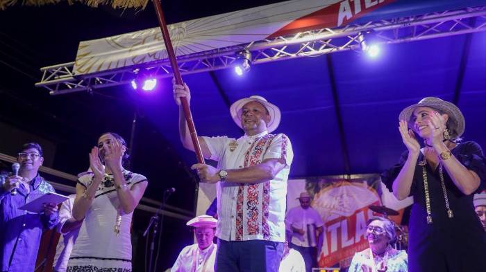 José del Carmen ‘Tito’ Combe es el abanderado del Ministerio de Cultura.