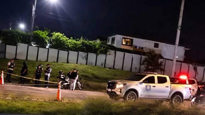 La Policía acordonó el área del Corredor de Los Pobres tras el doble homicidio.