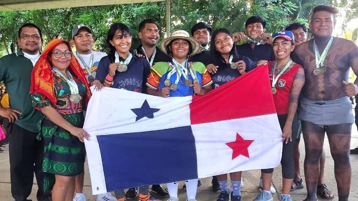 La representación panameña está formada por atletas masculinos y femeninos.