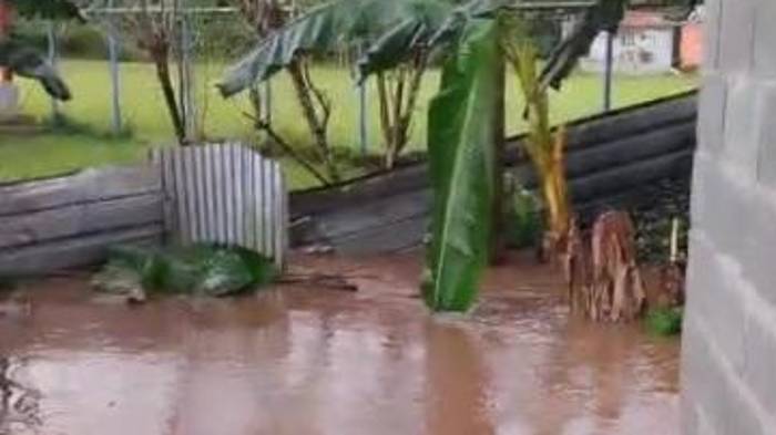 Lluvias continúen poniendo en peligro a las familias de Panamá Norte.
