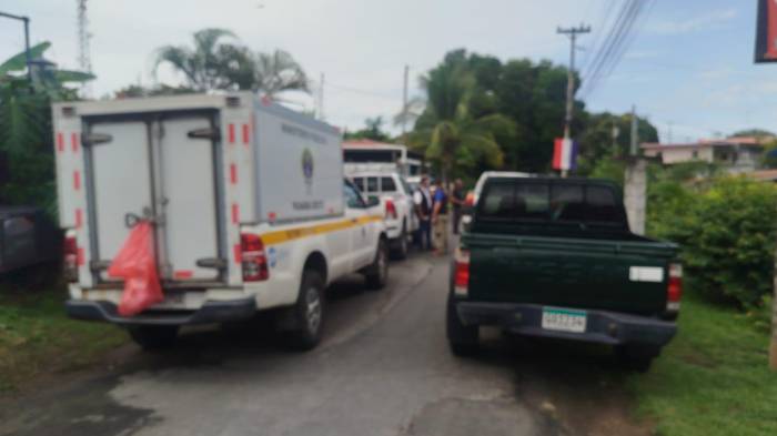 Eran las 10:50 de la mañana y las diligencias del levantamiento del cuerpo no habían culminado.