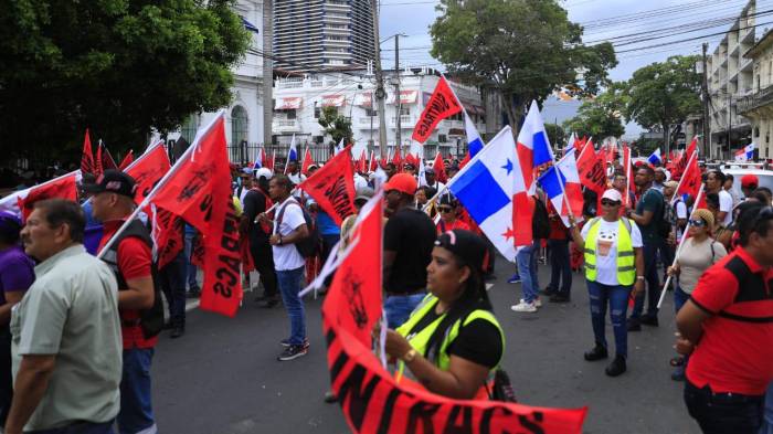 Los obreros de la construcción siguen en paro de labores.