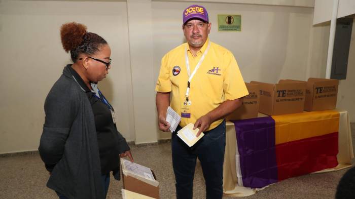 Jorge Herrera ejerció su derecho al voto durante la convención panameñista, destacando que la renovación del partido debe iniciar desde las bases.