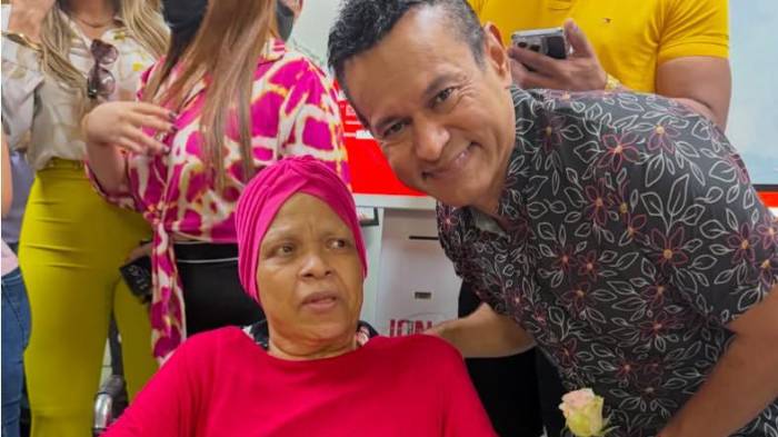 Además de música, los hermanos Sandoval llevaron una palabra de fe a las personas que luchan contra el cáncer.