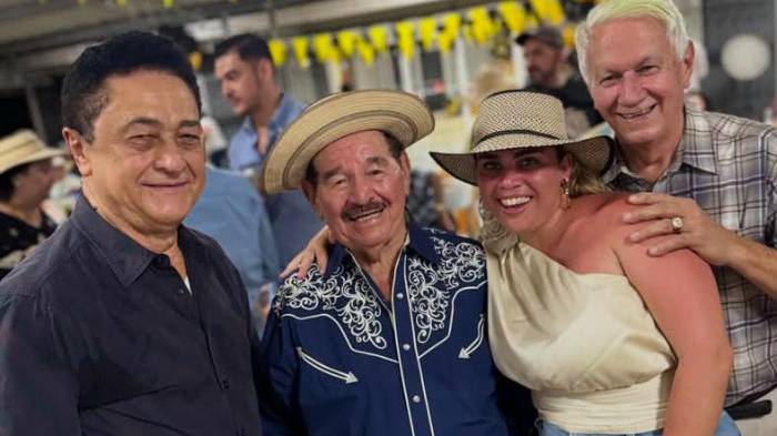Entre los asistentes también estuvo Alfredo Escudero y la nieta de Dorindo, María Laura Cárdenas Zambrano, reina de Calle Arriba de Las Tablas 2017.