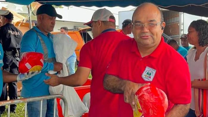 El IMA venderá este año 500 mil cajas de alimentos, que incluyen un jamón picnic. El costo por caja es de 15 dólares