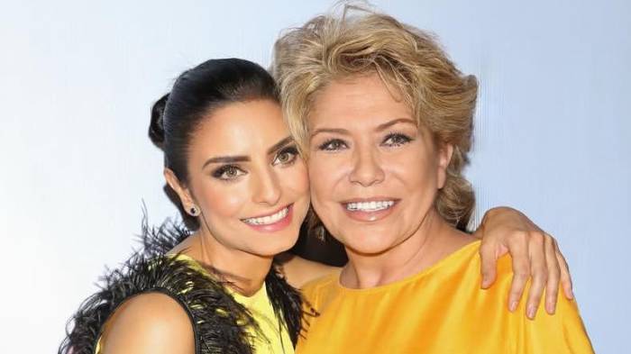 Aislinn Derbez despidió a su madre, Gabriela Michel, quien falleció el 24 de noviembre a causa de un infarto.