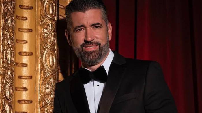 Ricardo Velásquez anunció el lanzamiento de su disco, una colección de canciones festivas para disfrutar en familia.