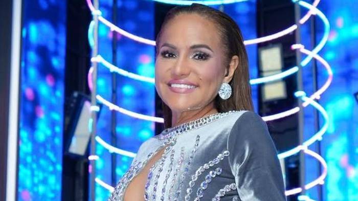 Sandra Sandoval compartió con humor su curiosa experiencia probando crema de hemorroides en el rostro.