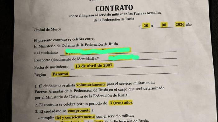 Familiares han mostrato el supuesto contrato.