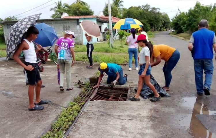 Salud realizó jornada de limpieza contra el dengue en Boca Parita de Monagrillo