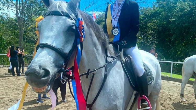 Sofía brilló en el Nacional de Equitación