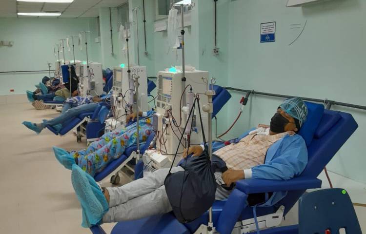 Pacientes piden seguir con licitación de hemodiálisis