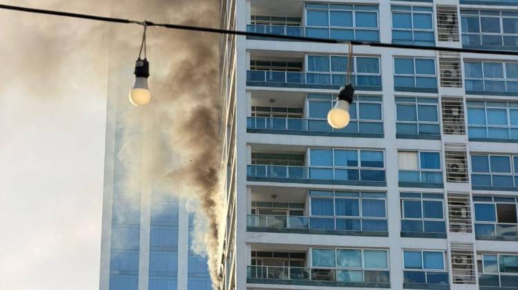 Apartamento se incendia en la Avenida Balboa
