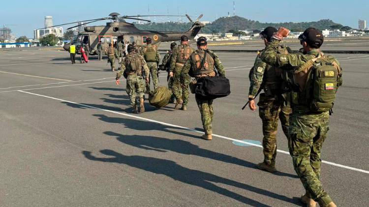 El pasado miércoles, la Policía halló cinco cadáveres maniatados, enterrados y en avanzado estado de descomposición en el municipio de Puerto López, también en Manabí.