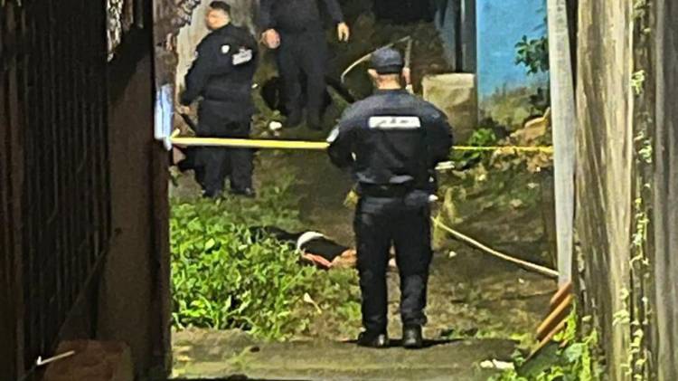 La víctima, de 37 años, fue baleada en el portal de su casa, en el sector de Medalla Milagrosa.