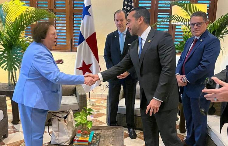 Reunión se llevó a cabo ayer en Cartagena de Indias.