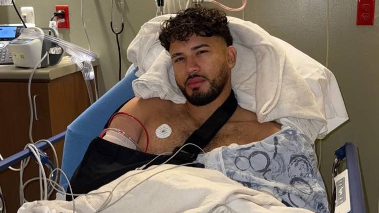 Iván Herrera después de salir de la operación.