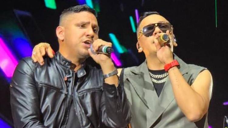 Redes Sociales/@flexoficial