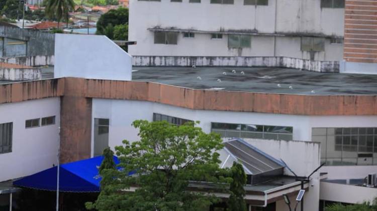 El hombre de 40 años se recupera en el hospital.