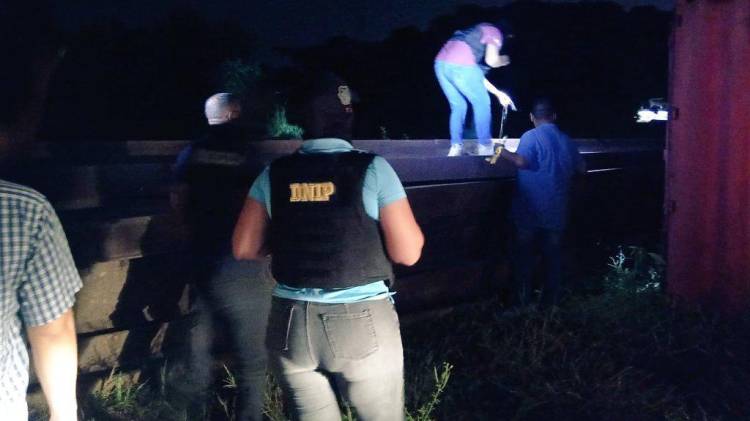 Están apareciendo las vigas H del puente de las Américas. Hay cuatro implicados