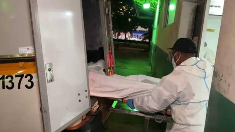 Autoridades realizaron el levantamiento del cuerpo en Colón en horas de la madrugada.