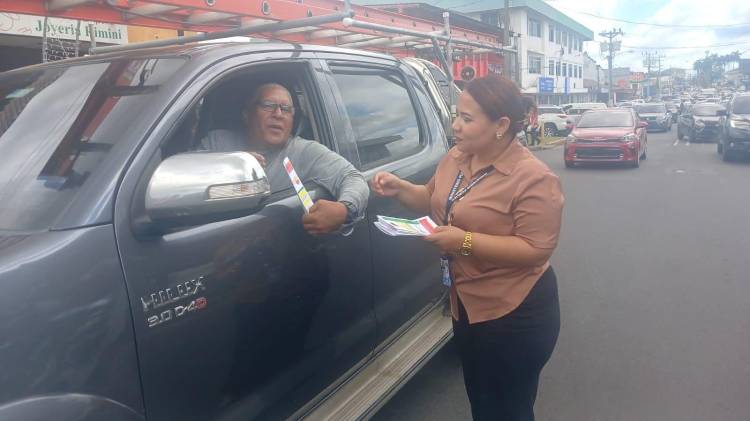 Personal de la Fiscalía Regional de Veraguas realizó jornada de volanteo.