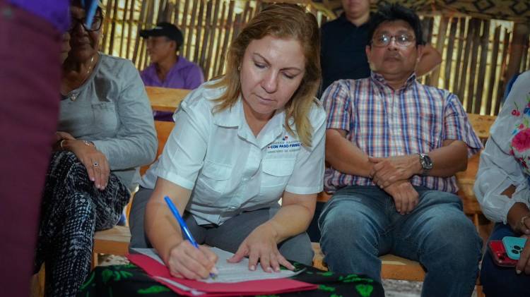 Ministra de Gobierno atiende llamado de indígenas de la comarca Madungandi