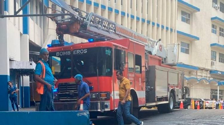 Bomberos atendieron la alerta.