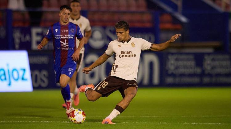Edward Cedeño se convierte en el segundo panameño en jugar con el Albacete, club históricamente ligado al histórico delantero Rommel Fernández.