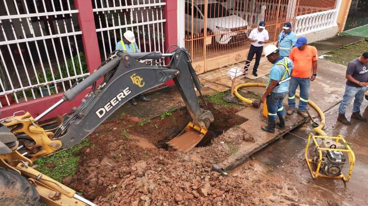 IDAAN repara más de 50 fugas en operativo en Don Bosco