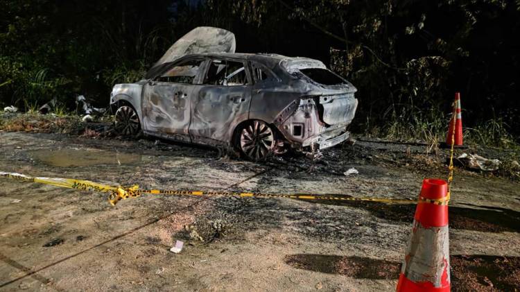 El vehículo del joven Esteban De León fue hallado incendiado en Malengue, Pacora. Las autoridades mantienen las investigaciones para dar con su paradero.