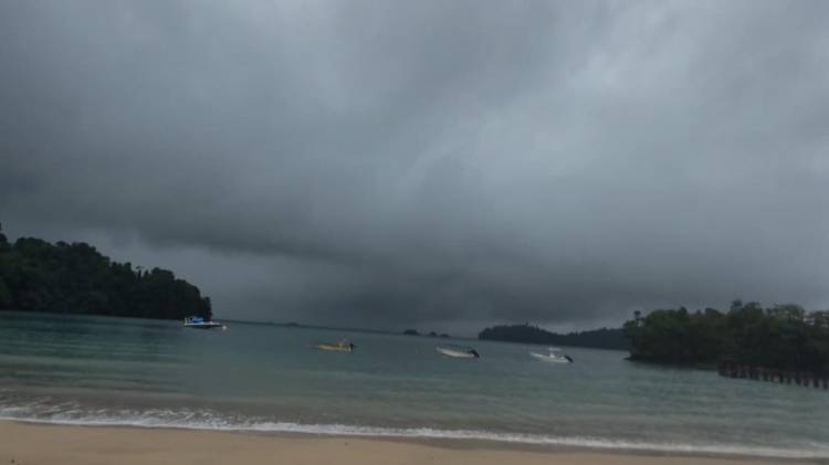 MiAmbiente exhortó a la ciudadanía y a los visitantes a mantenerse informados.