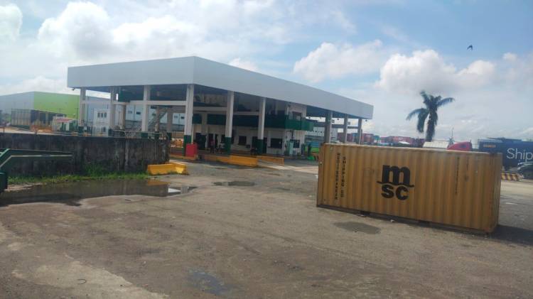 Por horas se suspendió el servicio.