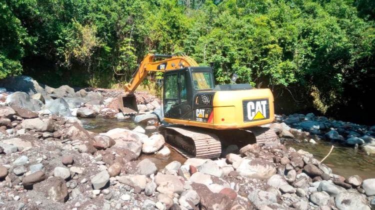 Trabajos de mejoras en la captación de agua cruda de la planta potabilizadora de Santa Marta, Bugaba.