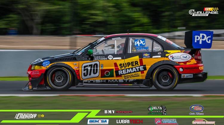 David Carballeda se prepara para la carrera nocturna antes de su reto en el GT Challenge