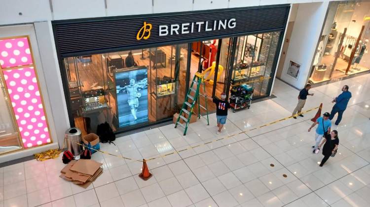 Cuando ocurrió el hurto en la joyería, el centro comercial se encontraba cerrado. No hay capturados.