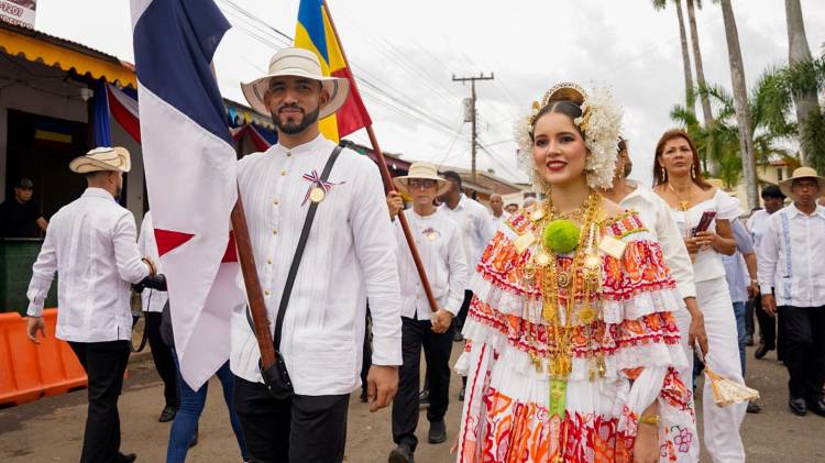 José Caballero haciendo el recorrido por las calles de La Villa.